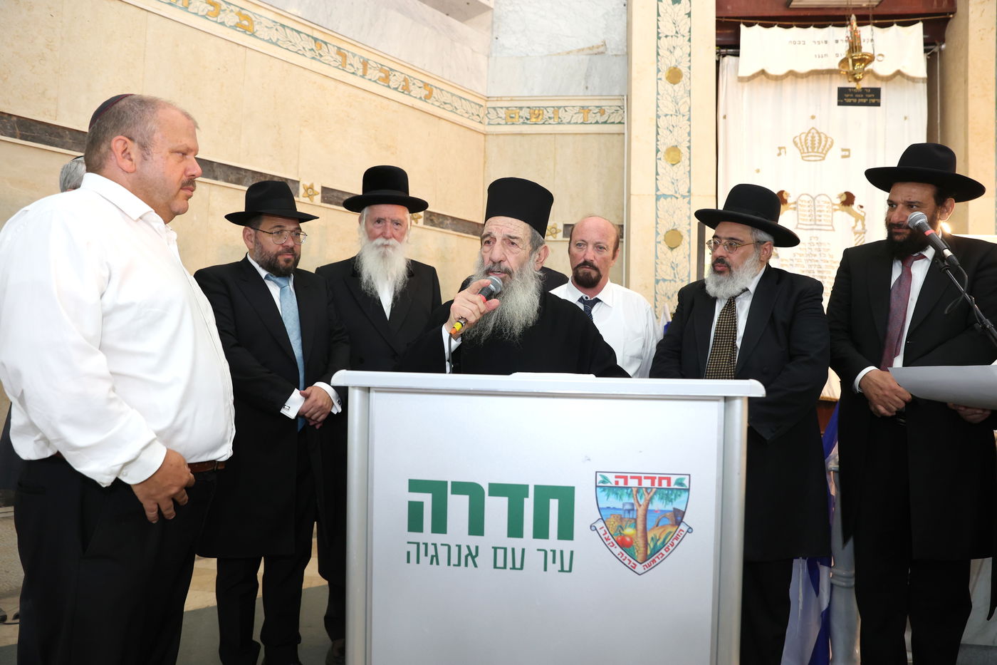 הכתרת הרב בן ציון נורדמן לרב בית הכנסת הגדול