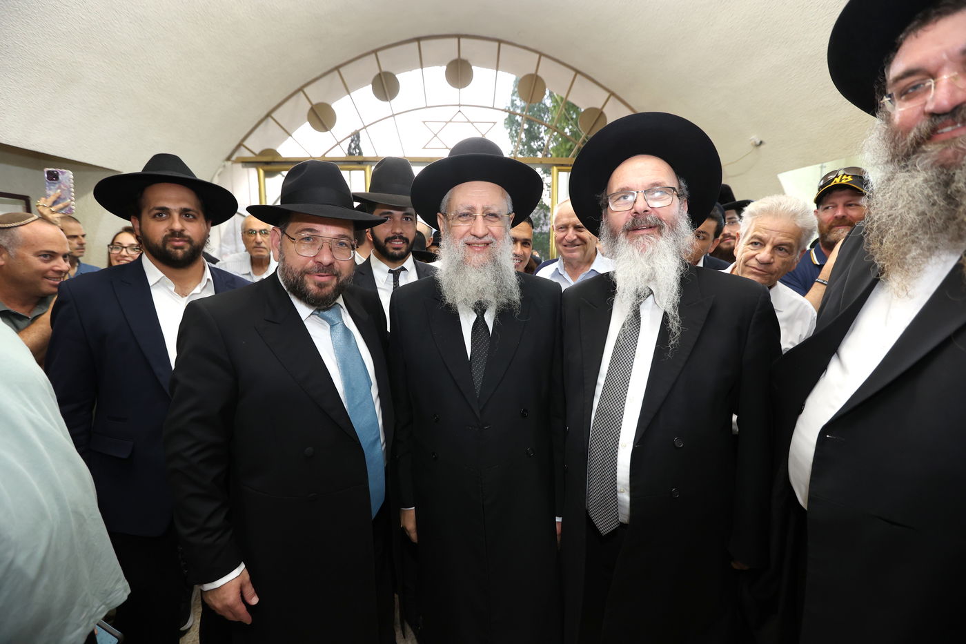 הכתרת הרב בן ציון נורדמן לרב בית הכנסת הגדול