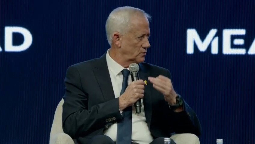 גנץ בנאומו על במת הוועידה