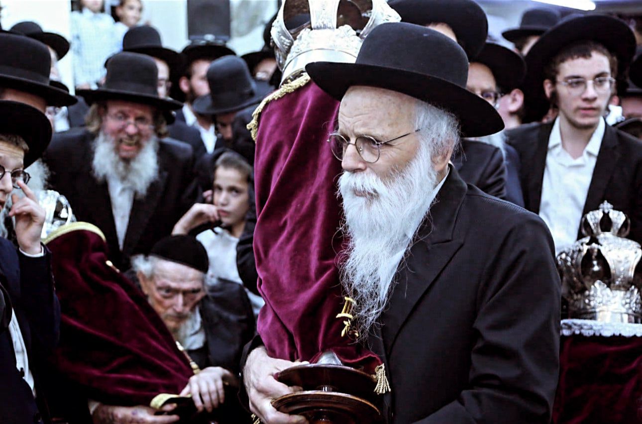 הכנסת ספר תורה לבית מדרשו של הגאון רבי חיים גריינמן