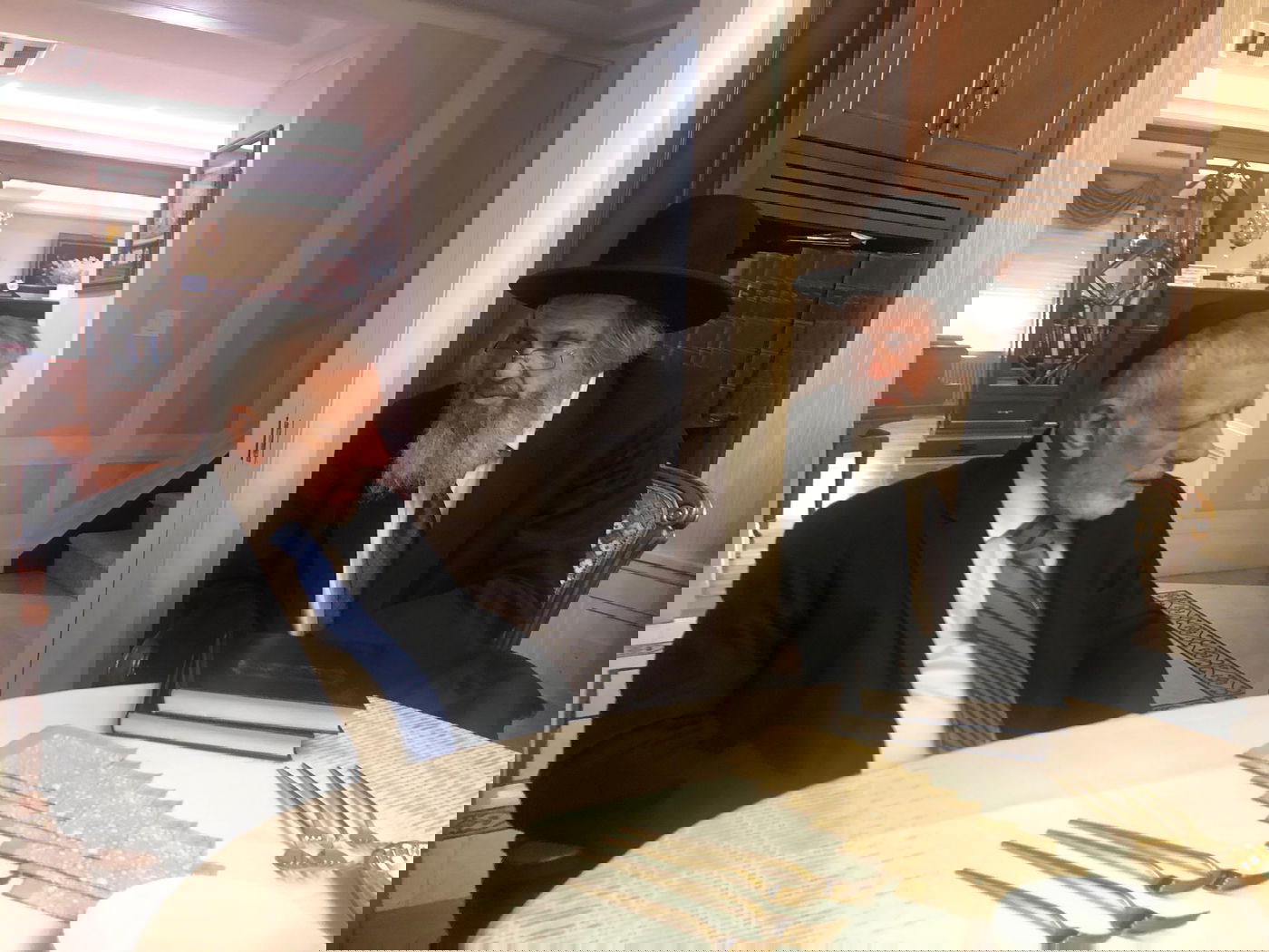 הדינרים, השיחות והשבת המרוממת: המסע של רה"י