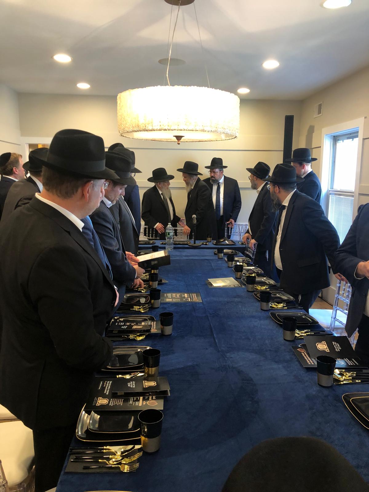 הדינרים, השיחות והשבת המרוממת: המסע של רה"י