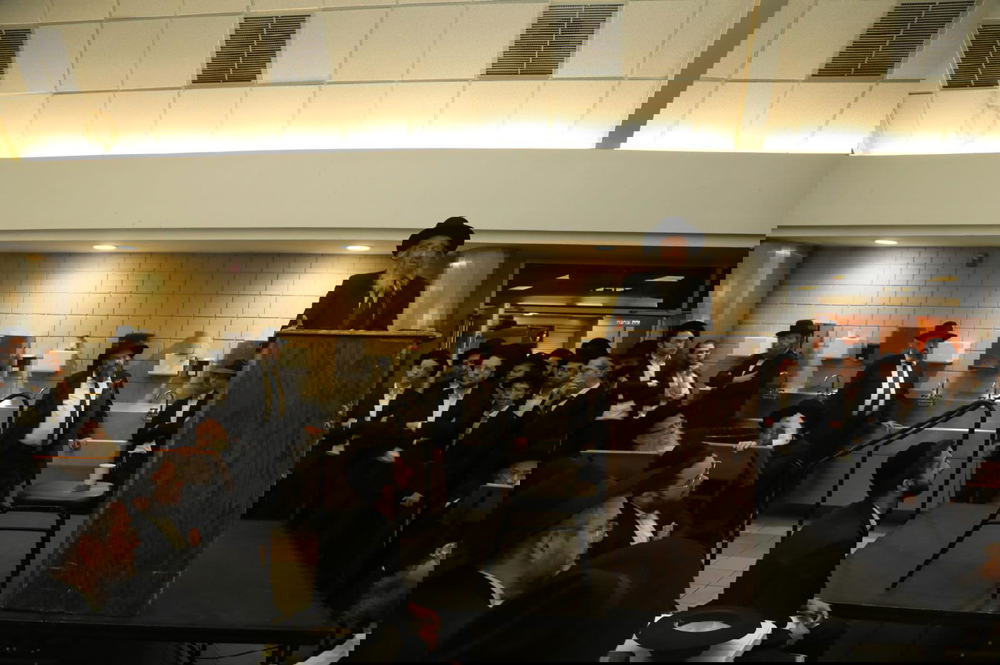 הדינרים, השיחות והשבת המרוממת: המסע של רה"י