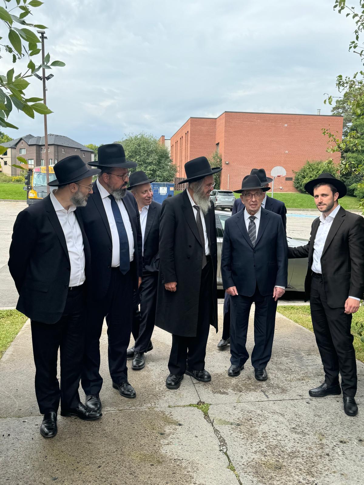 הדינרים, השיחות והשבת המרוממת: המסע של רה"י