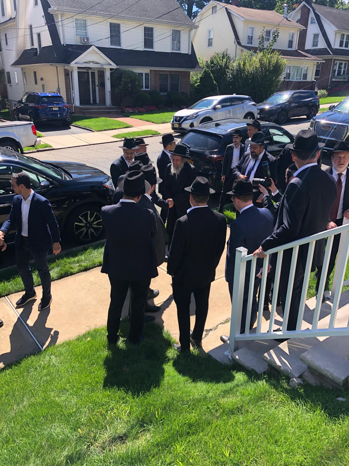 הדינרים, השיחות והשבת המרוממת: המסע של רה"י