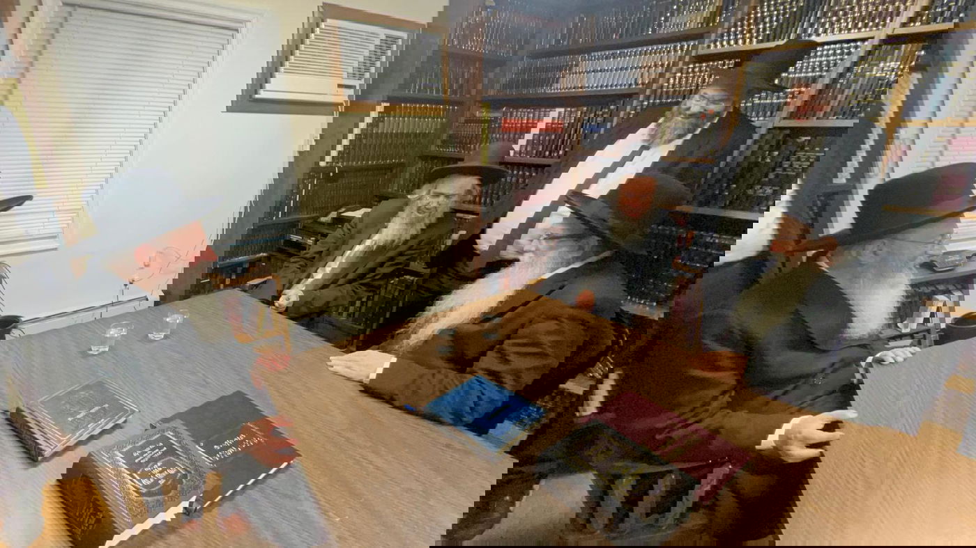 הדינרים, השיחות והשבת המרוממת: המסע של רה"י