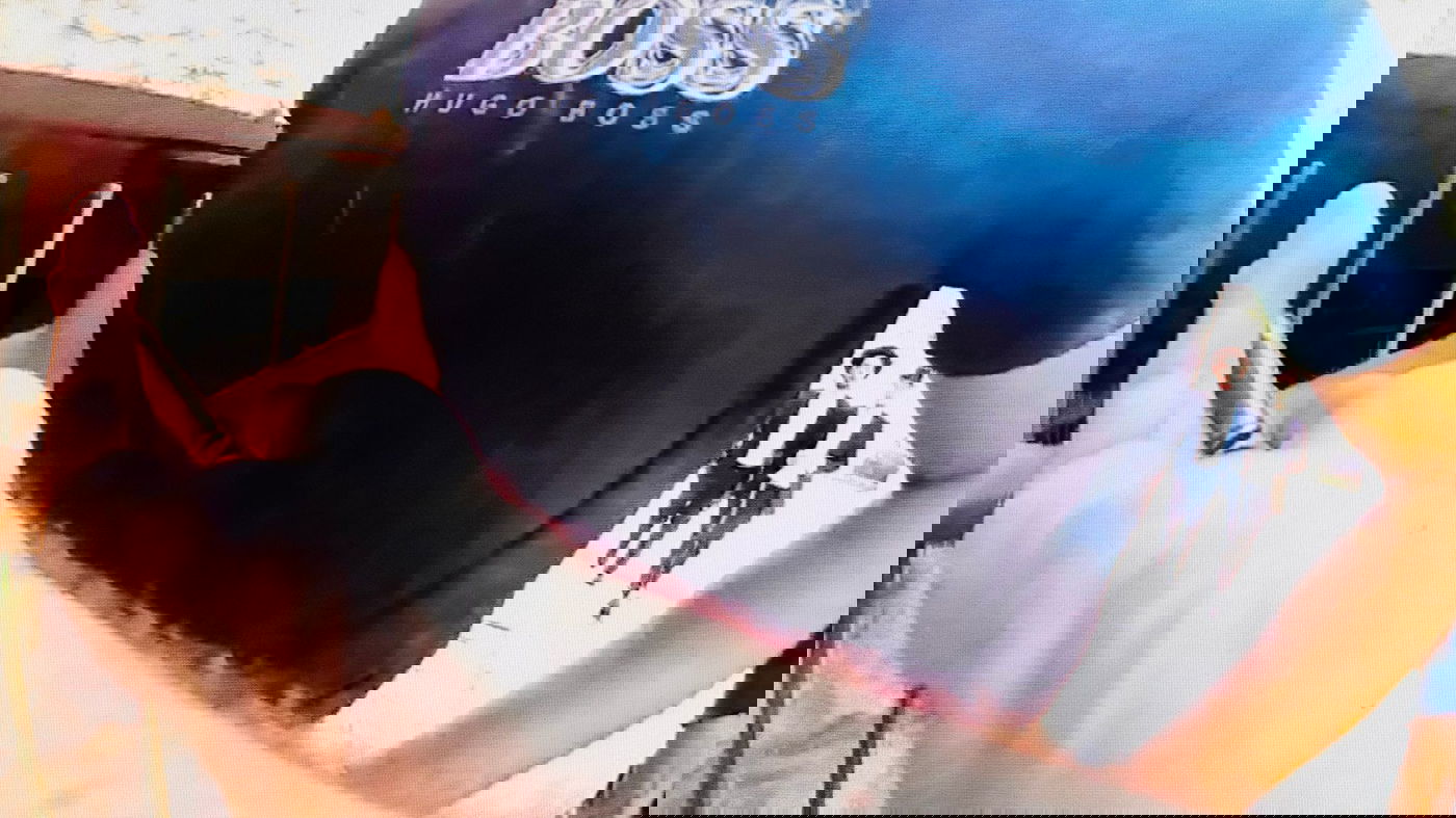 המצוד במאה שערים: שב"ח וברשותו קליע