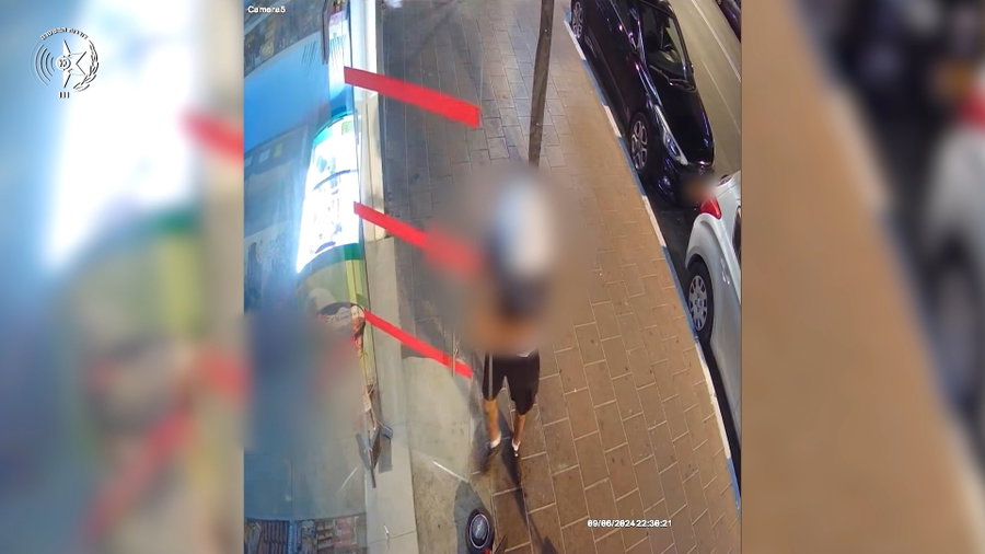 תיעוד הפריצה לעסק ממצלמת האבטחה ותיעוד מעצר החשוד ממצלמת הגוף של השוטר