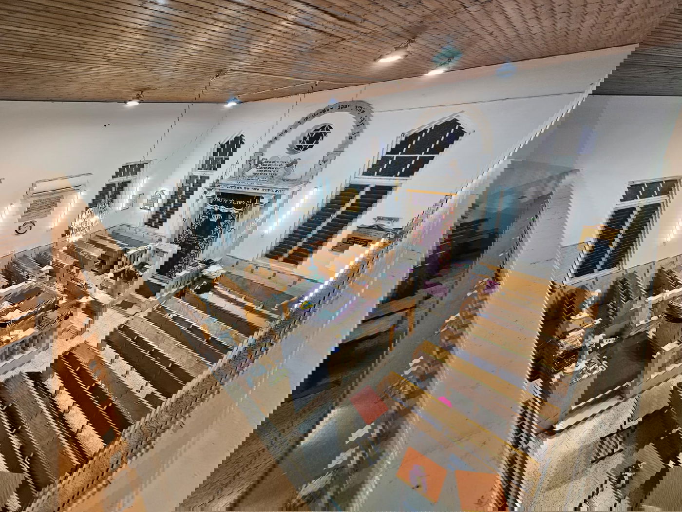 היכל בית הכנסת לפני השיפוץ