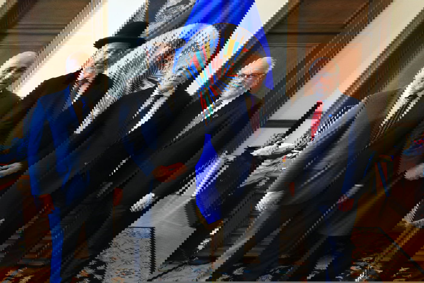 פרויקט ספר התורה צובר תאוצה: נשיא ארגנטינה כתב אות