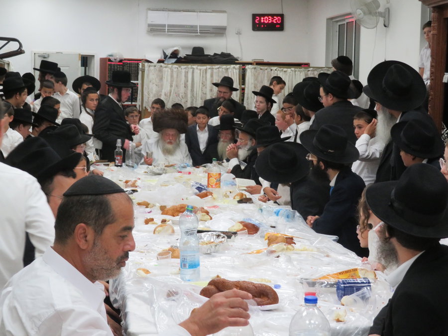 האדמו"ר ממבקשי אמונה באופקים