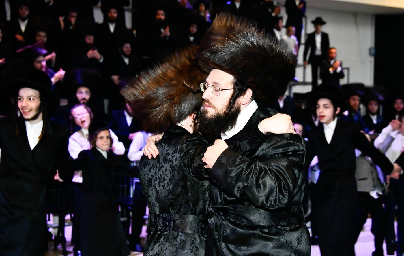 ריקודי קודש של האדמו"ר מפיטסבורג במצווה טאנץ