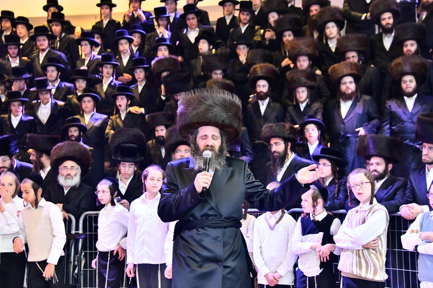 ריקודי קודש של האדמו"ר מפיטסבורג במצווה טאנץ