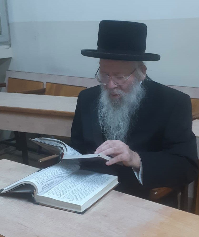 הוגה על התוה"ק רחוק מעיני רואיו