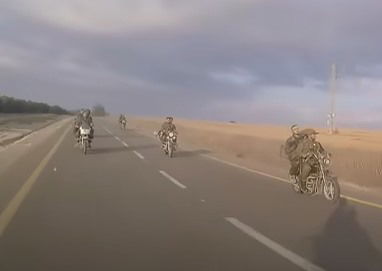 מחבלי הנו'חבה, על טנדרים, ביום הטבח