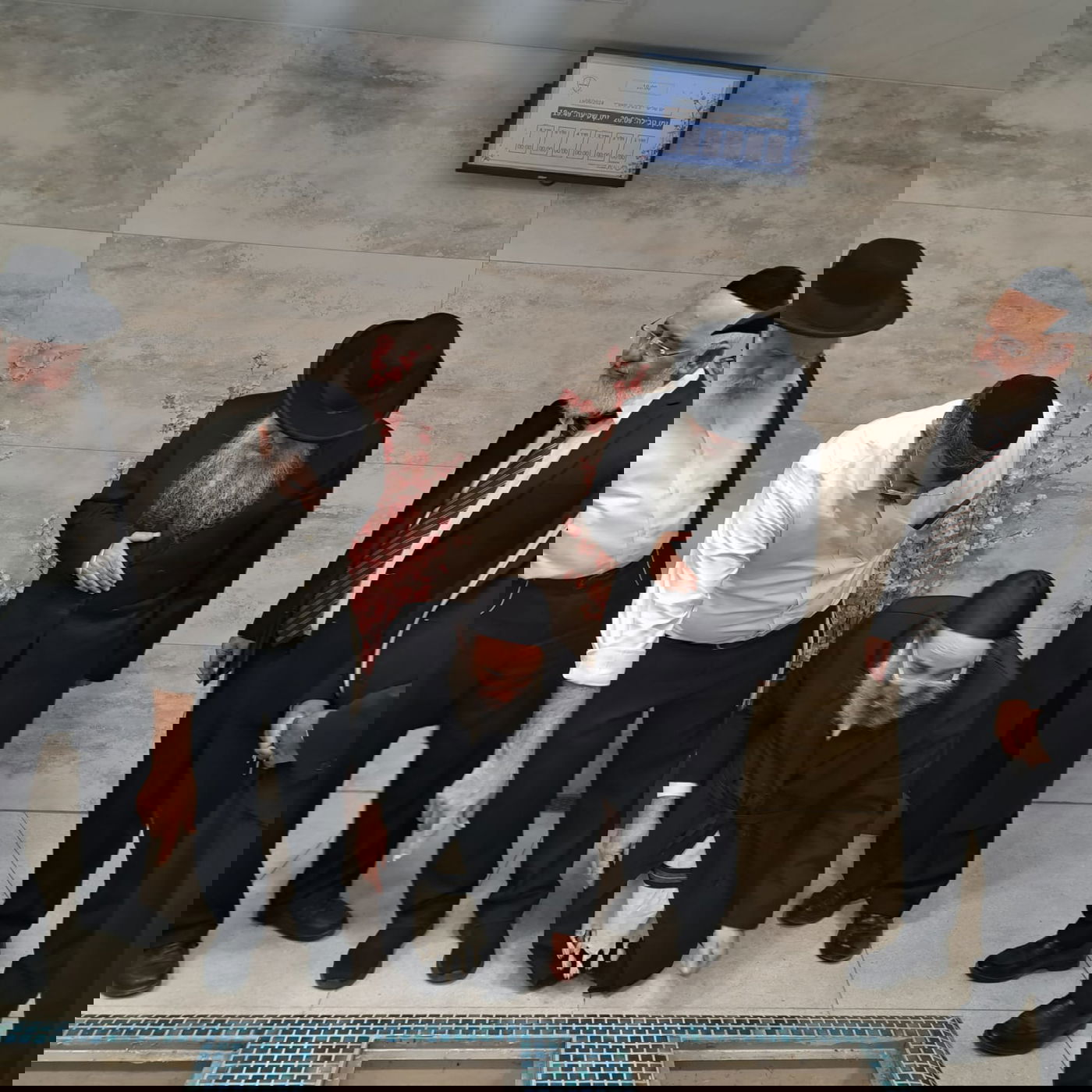 הגאון רבי שלמה מחפוד, בסיור במקווה בעיר אשדוד 