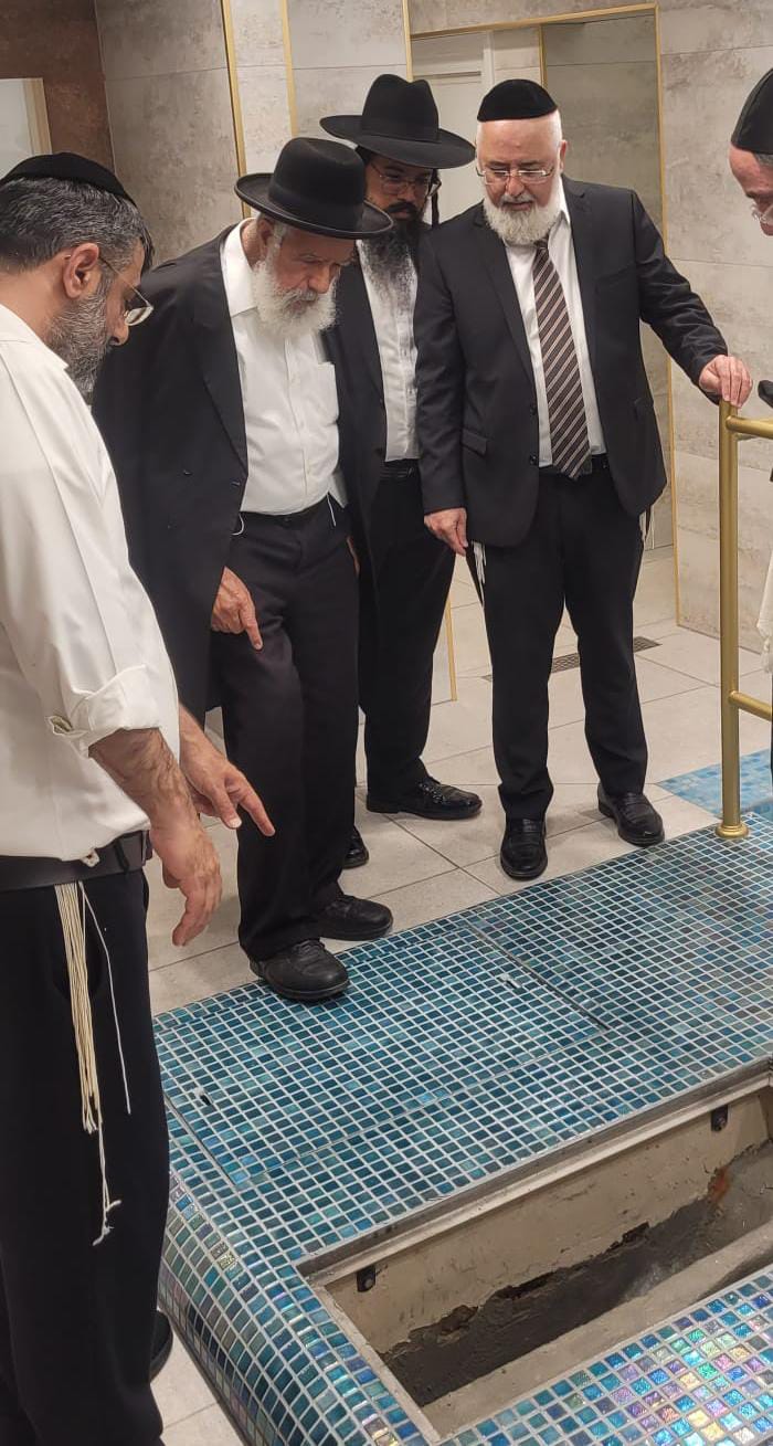 הגאון רבי שלמה מחפוד, בסיור במקווה בעיר אשדוד