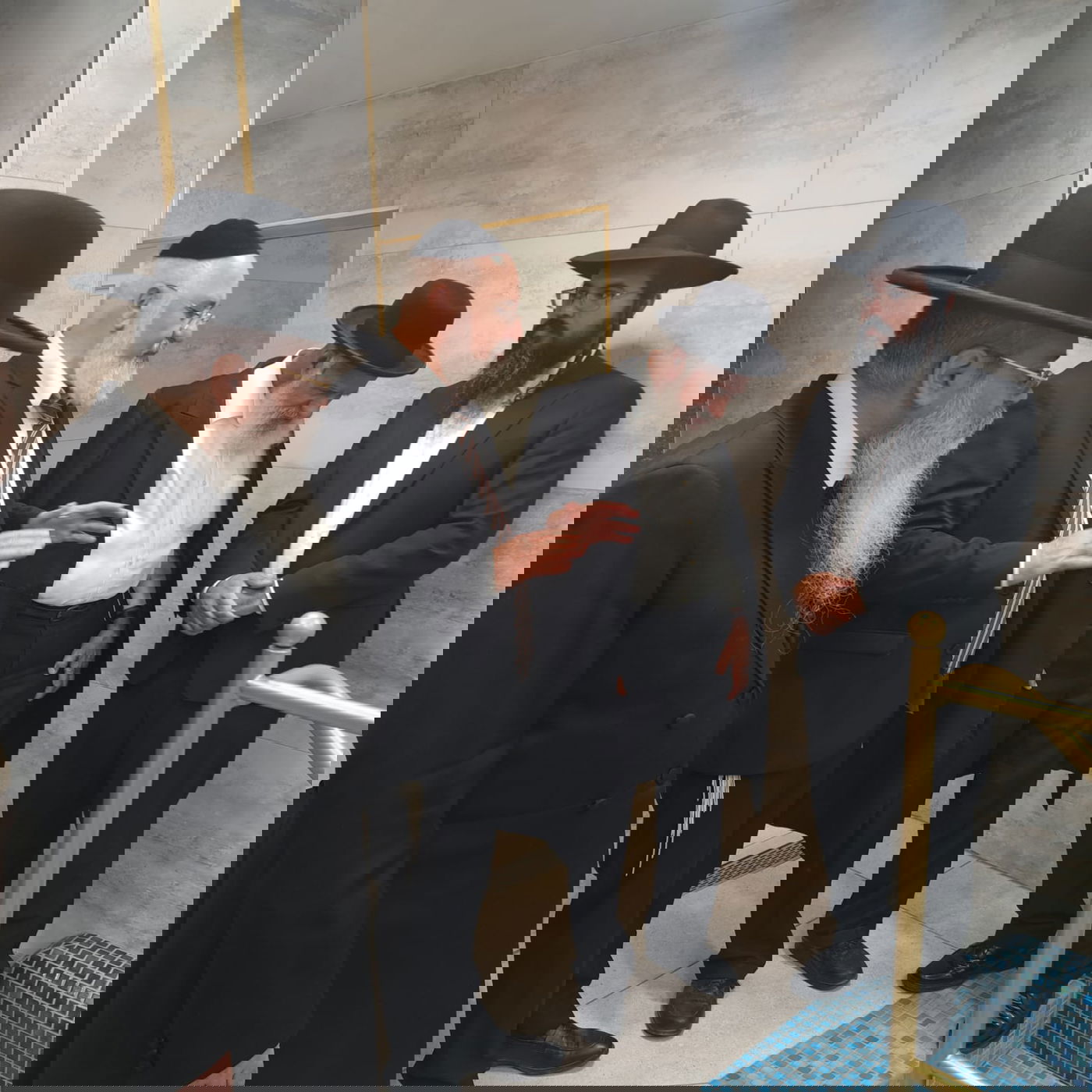 הגאון רבי שלמה מחפוד, בסיור במקווה בעיר אשדוד 