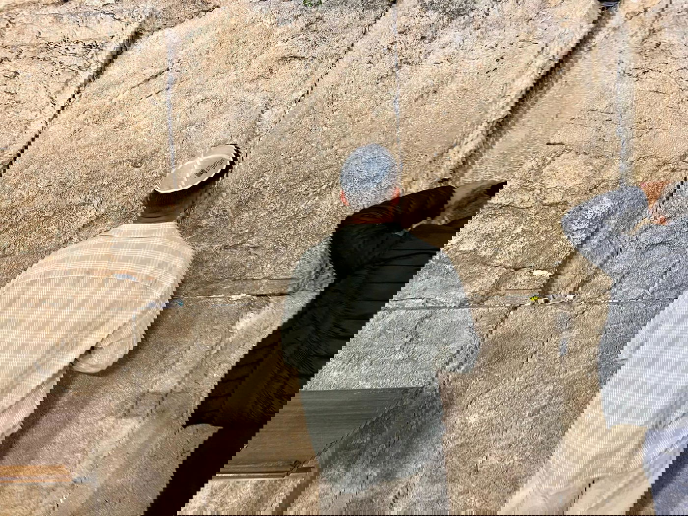 השחקן בר ברימר הגיע לבקש סליחה בכותל | צפו בתיעוד