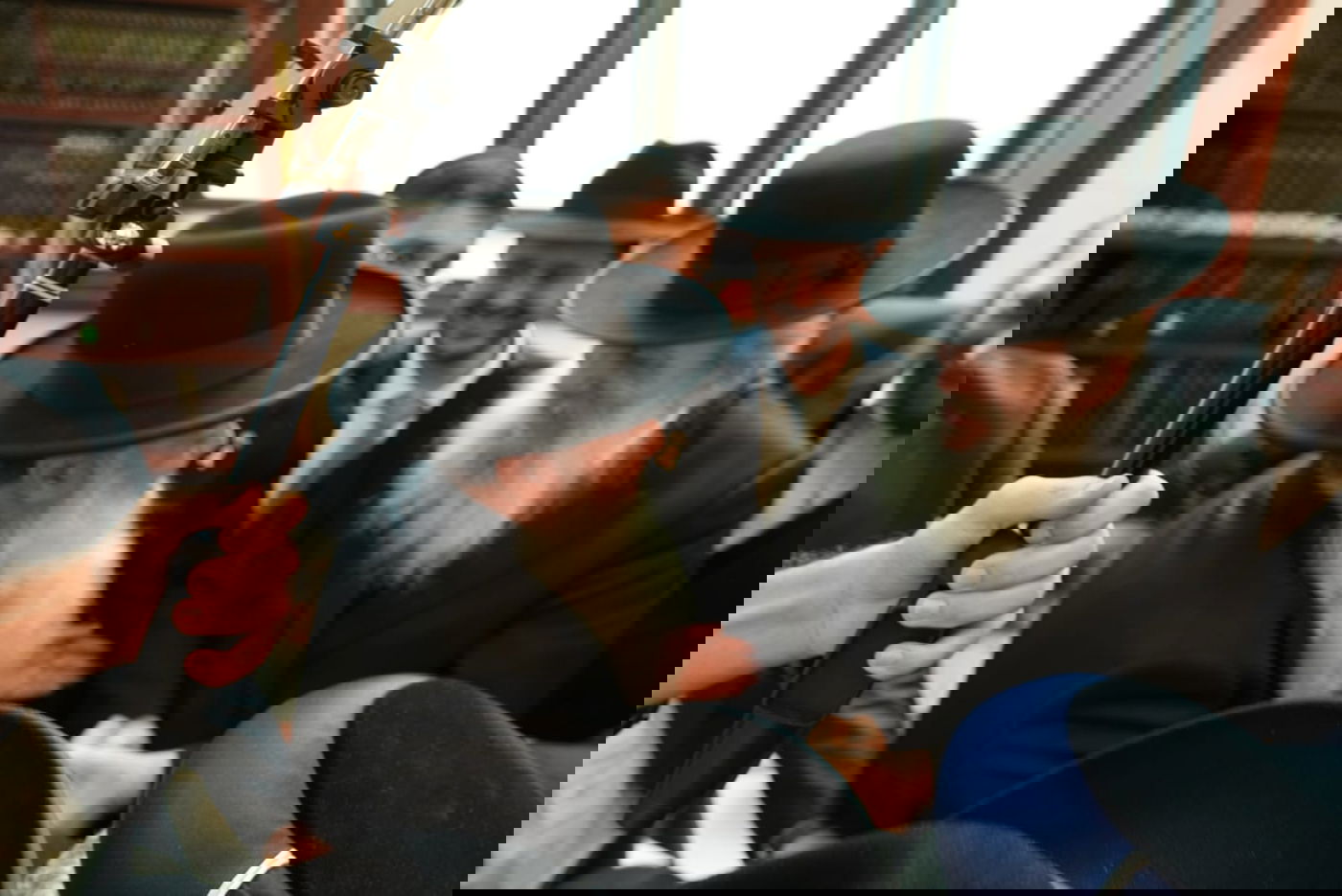 קביעת מזוזות במוסדות "יביע אומר" בראשות הרב יגאל כהן