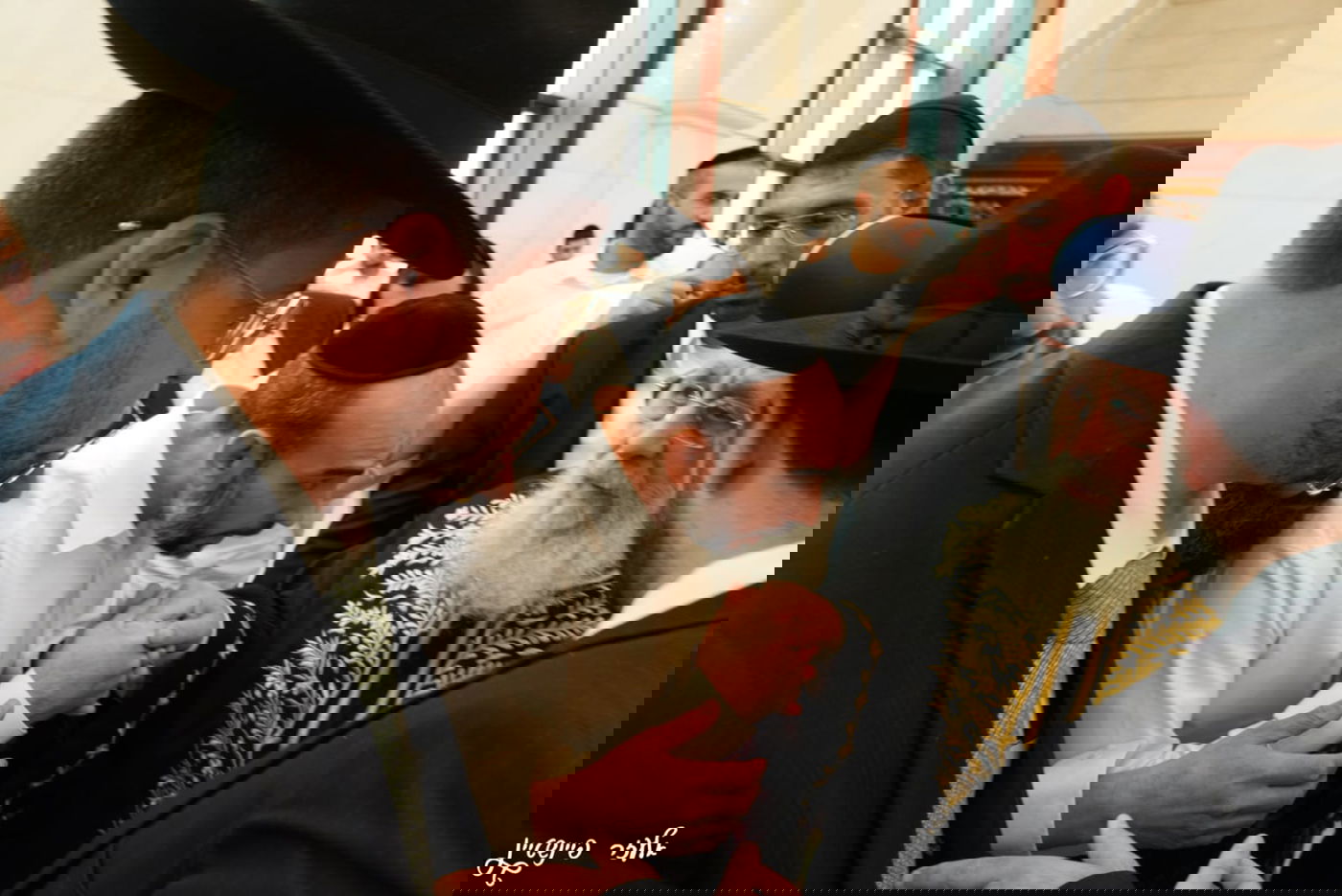 קביעת מזוזות במוסדות "יביע אומר" בראשות הרב יגאל כהן