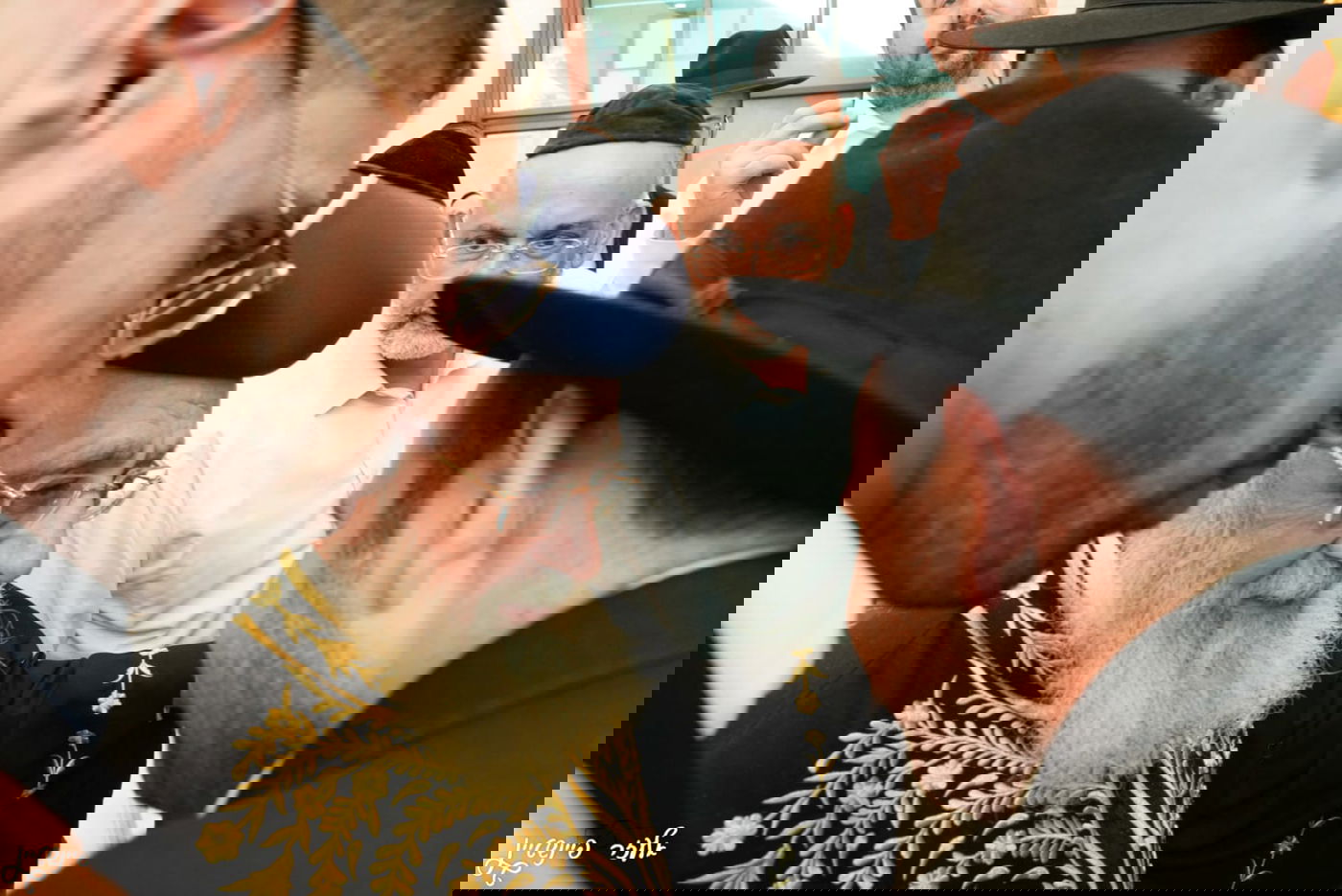 קביעת מזוזות במוסדות "יביע אומר" בראשות הרב יגאל כהן