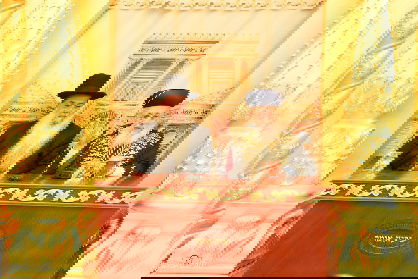 קביעת מזוזות במוסדות "יביע אומר" בראשות הרב יגאל כהן