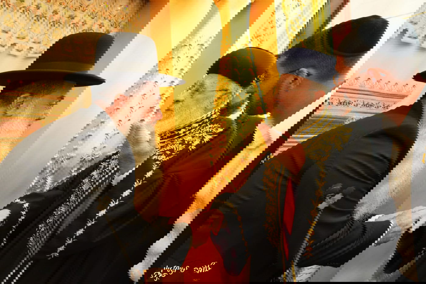 קביעת מזוזות במוסדות "יביע אומר" בראשות הרב יגאל כהן