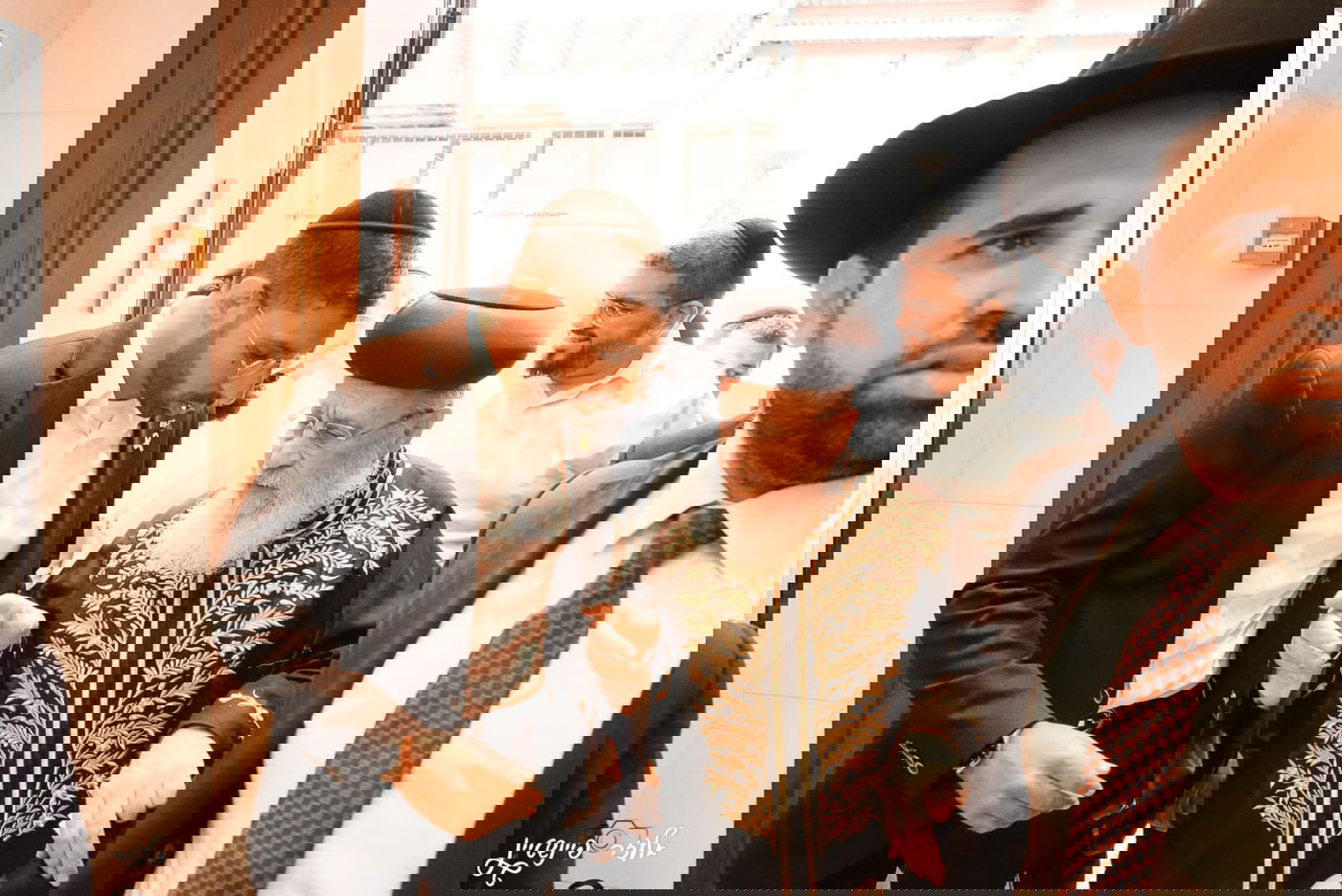 קביעת מזוזות במוסדות "יביע אומר" בראשות הרב יגאל כהן