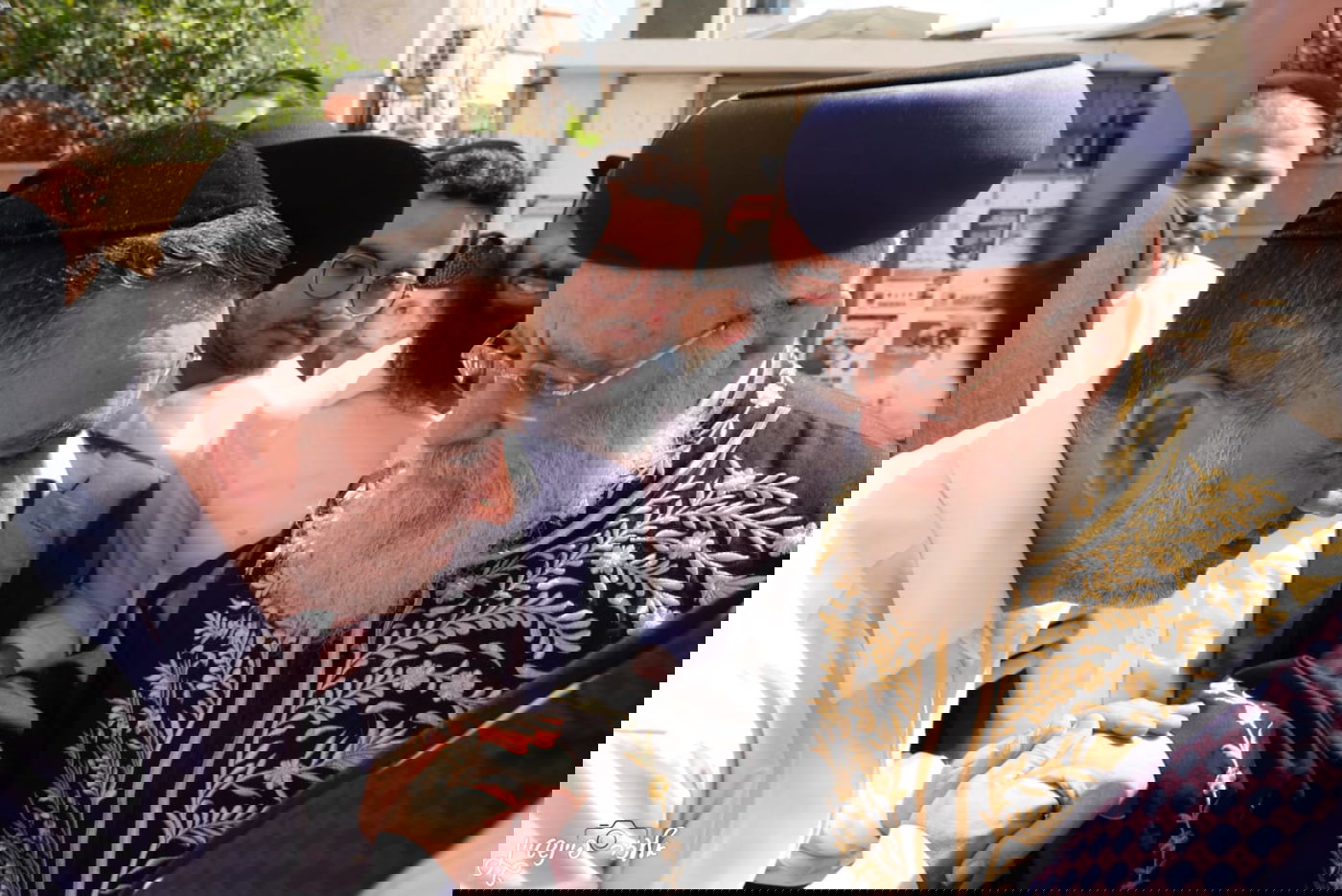 קביעת מזוזות במוסדות "יביע אומר" בראשות הרב יגאל כהן