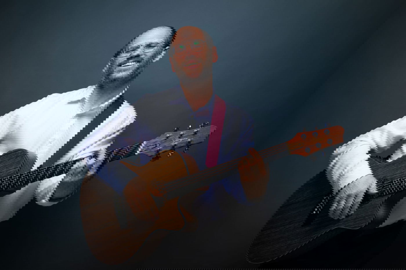 אהרן רזאל משחרר שירים מהמגירה בקבוצת וואטסאפ ייעודית // ביקורת מוזיקה