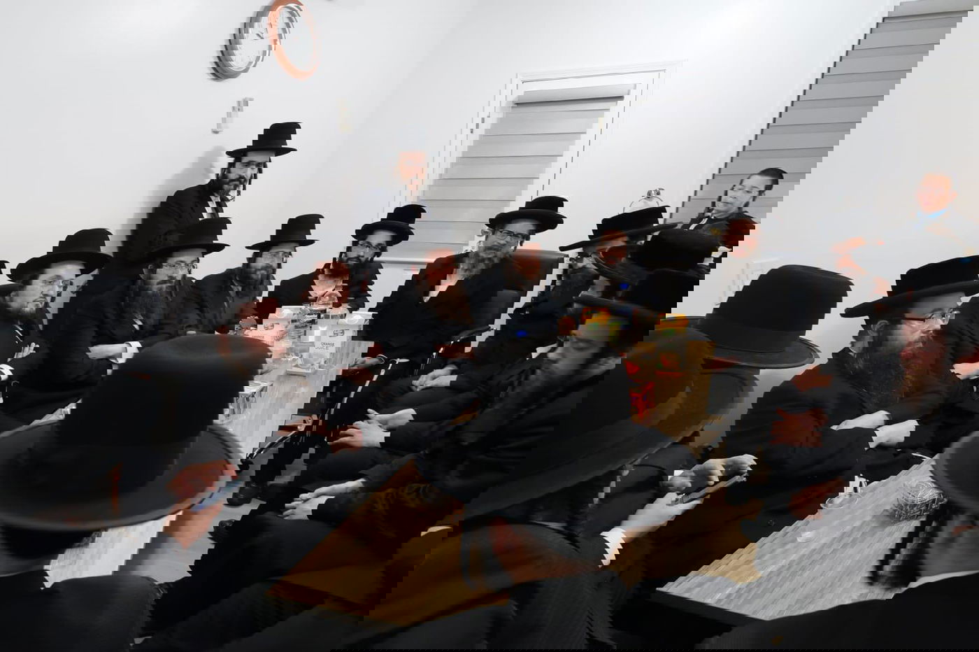 עסקני חצרות הקודש ד'סאטמר בישיבות יחדיו לקראת העצרת הגדולה