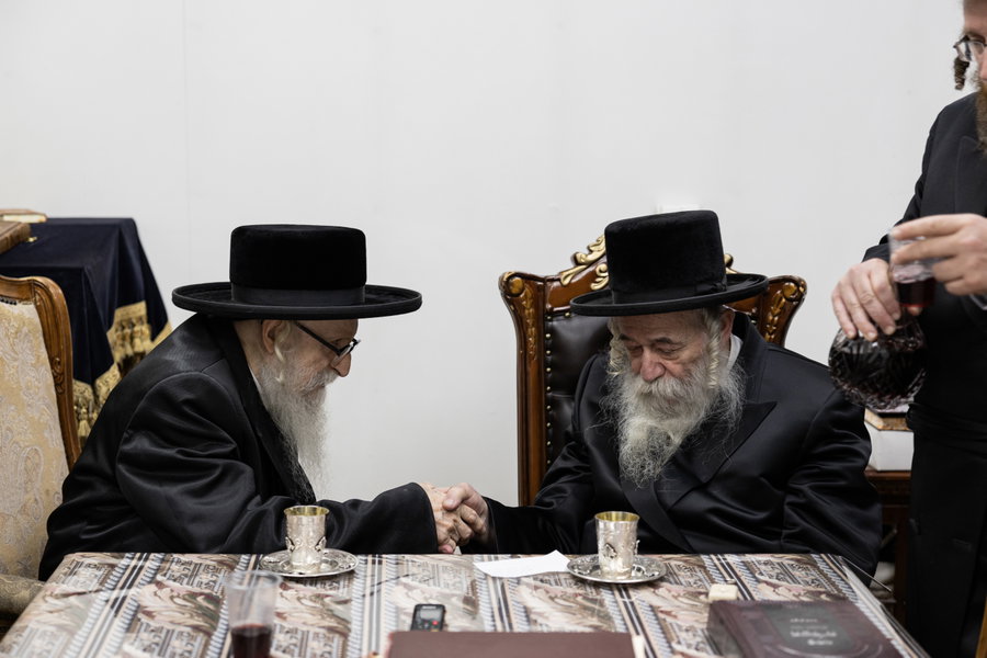 האדמו"ר מסערדאהעלי בביקור אצל האדמו"ר מטשערנוביל בורו פארק