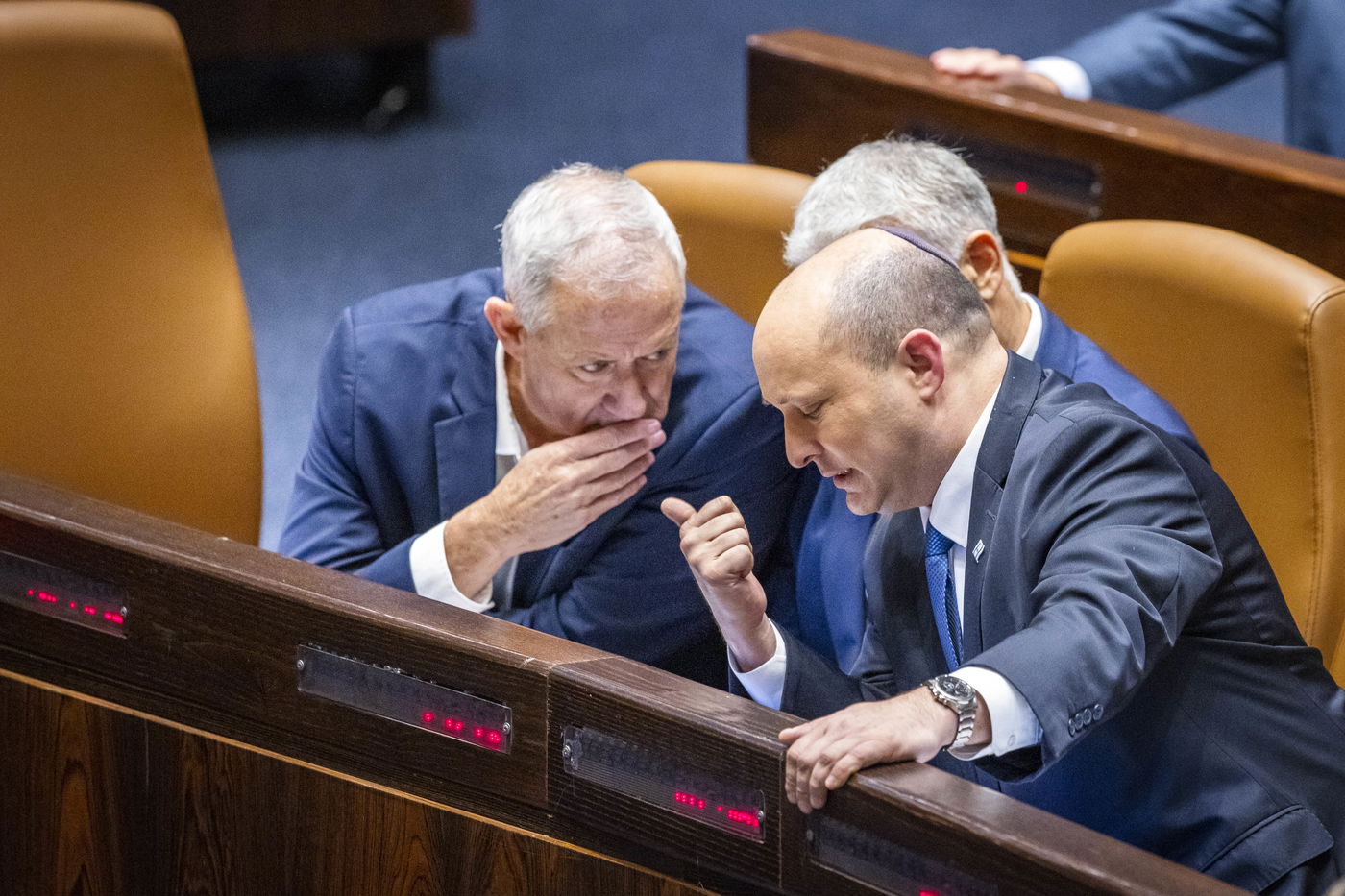 בנט וגנץ. האם יביסו את נתניהו?