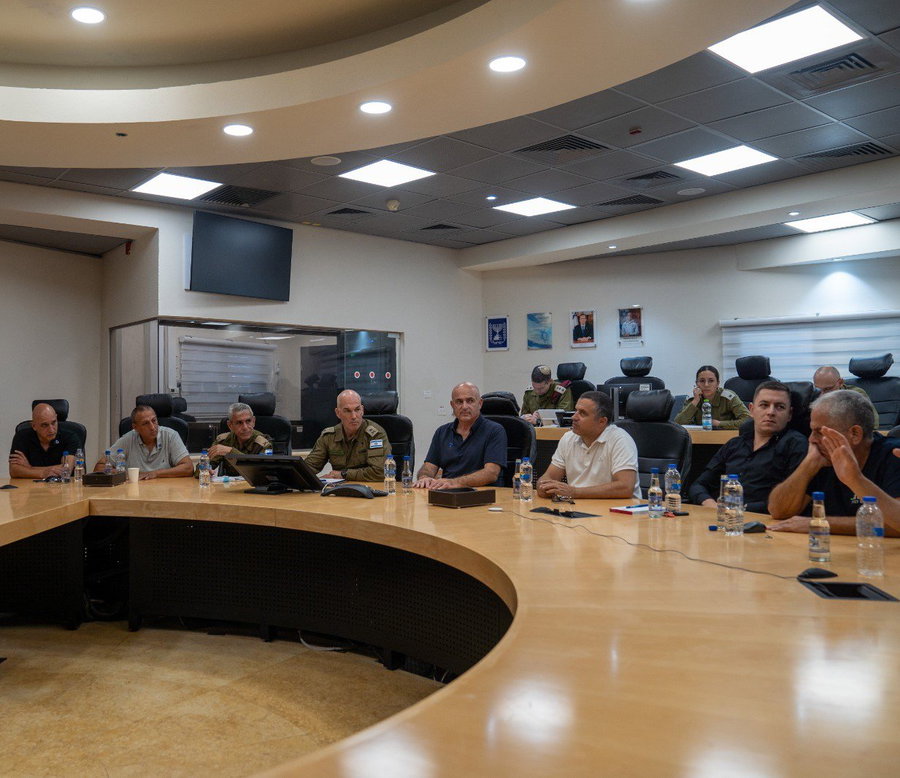 מפקד פיקוד צפון עם ראשי הרשויות