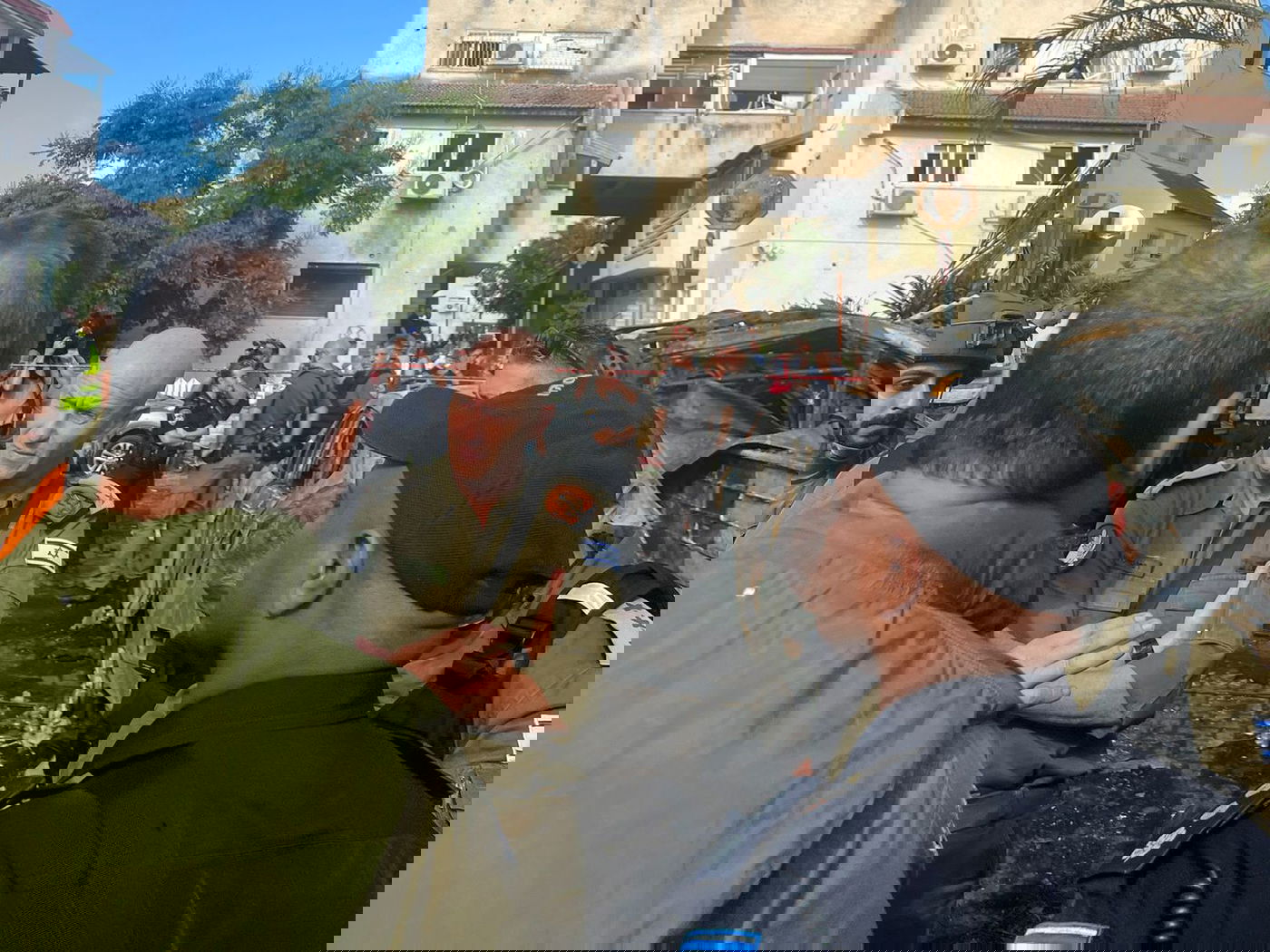 מפקד פיקוד העורף בזירת הנפילה בקריית ביאליק