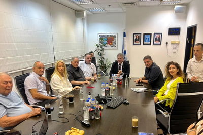 ישיבה לילית עם שר החינוך קיש בנושא המשבר