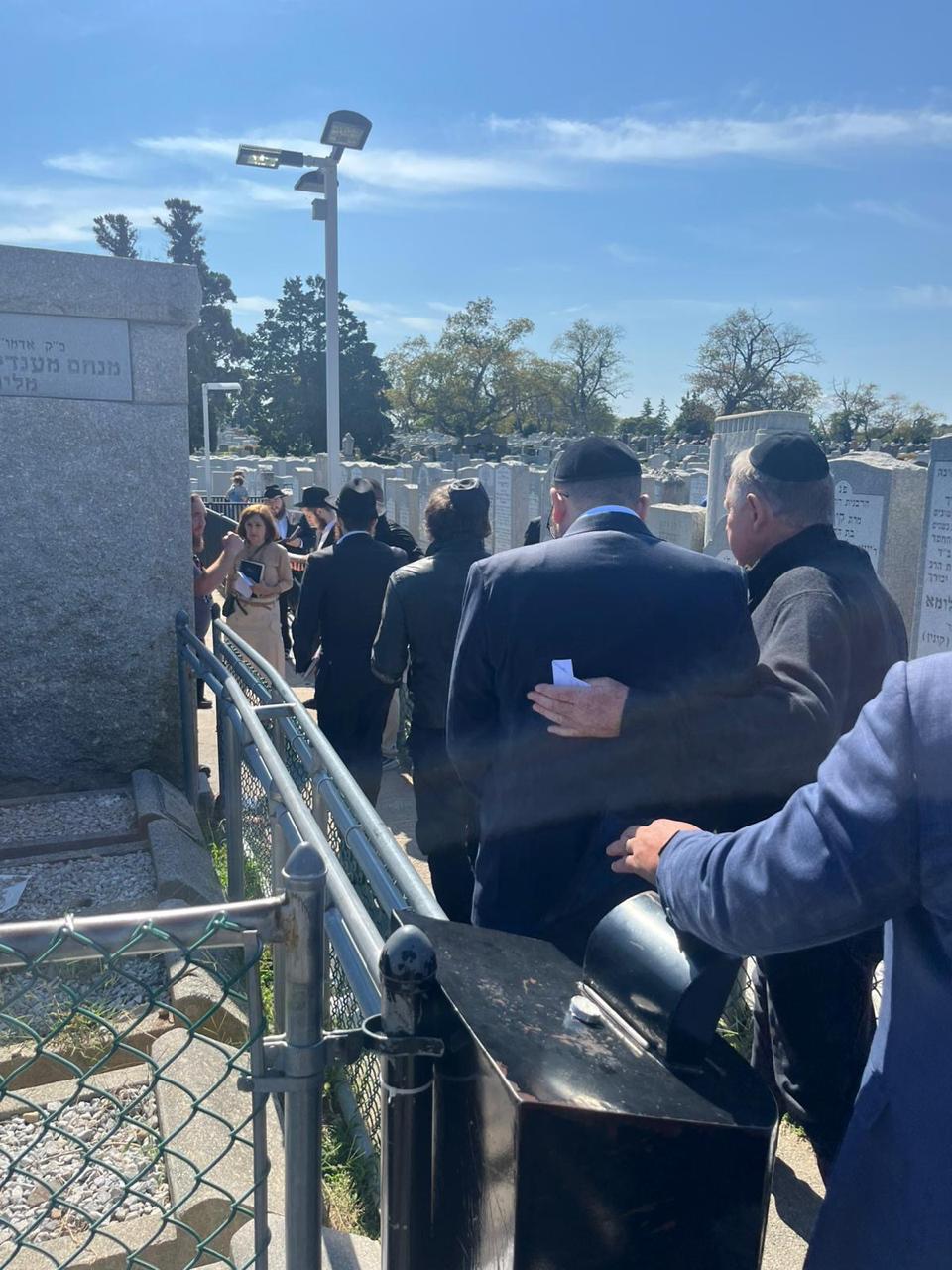 בדרך לעצרת האו"ם עוצרים באוהל | הנשיא מיליי בציון הרבי