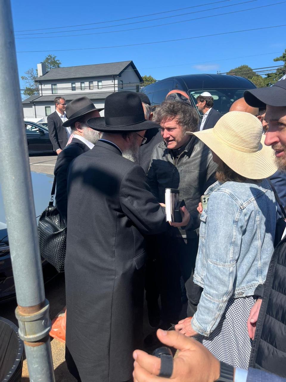 בדרך לעצרת האו"ם עוצרים באוהל | הנשיא מיליי בציון הרבי