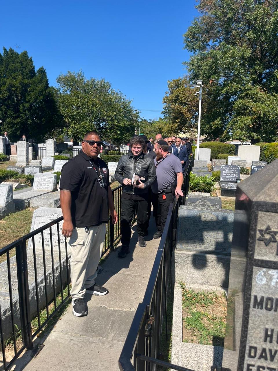 בדרך לעצרת האו"ם עוצרים באוהל | הנשיא מיליי בציון הרבי