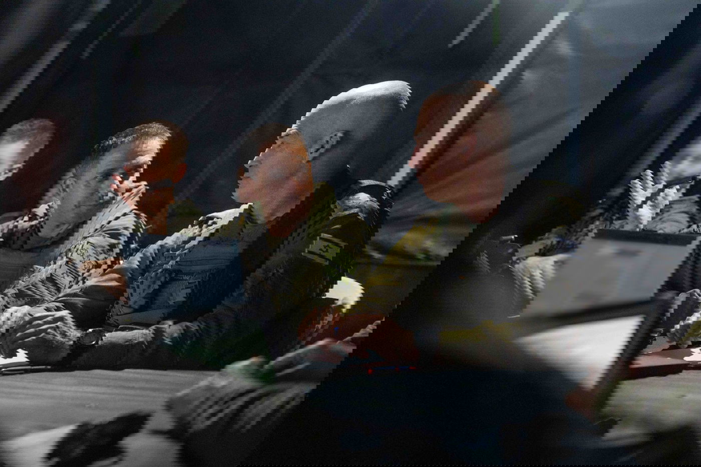 המפקד גורדין עם מפקדי ולוחמי חטיבה 7