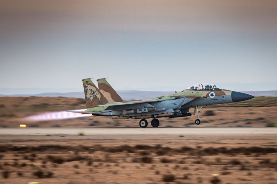 f15 ממריא לגיחה התקפית