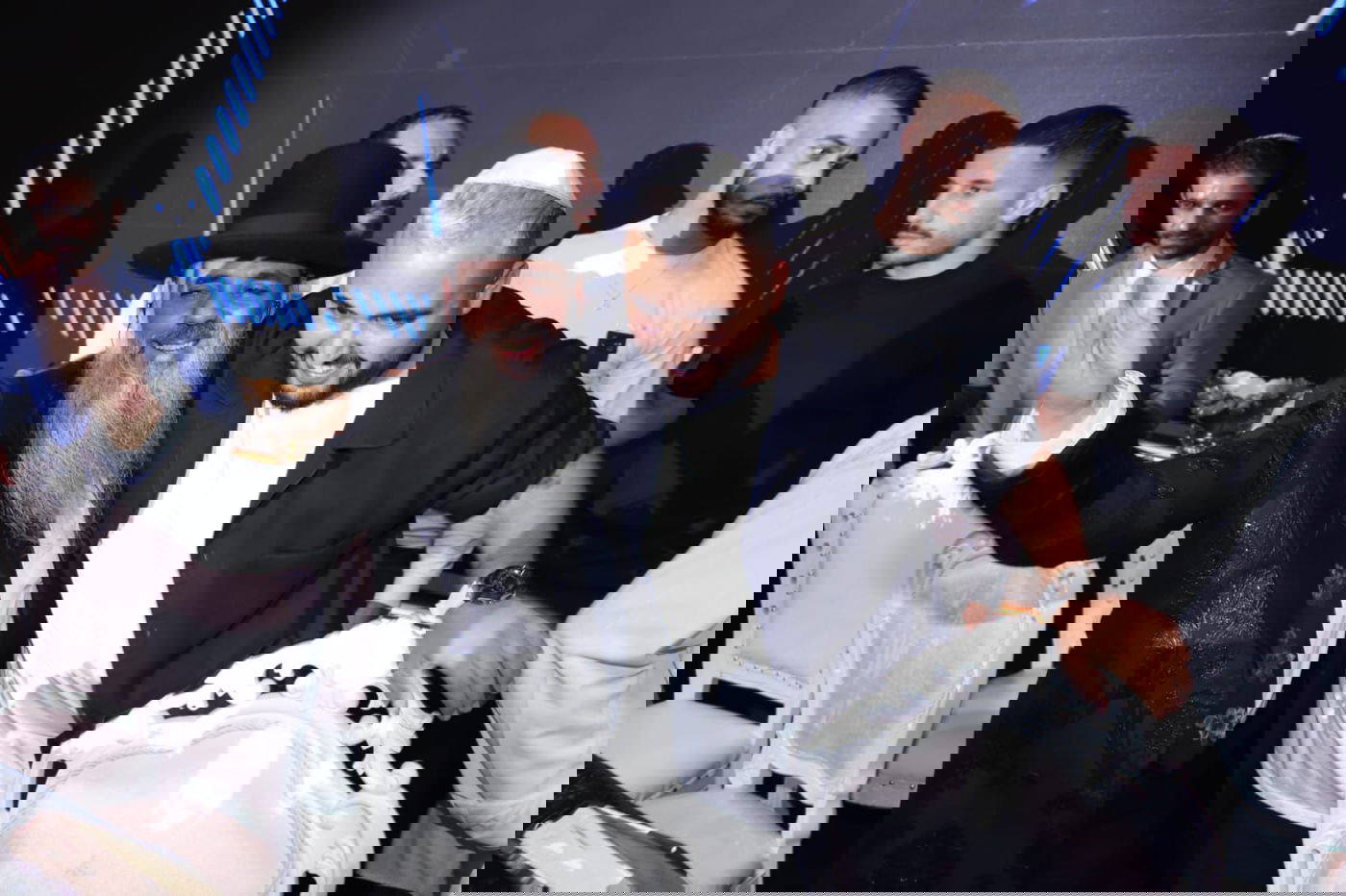 הזמר אושר כהן בקבלת עול מלכות שמים | צפו בתיעוד