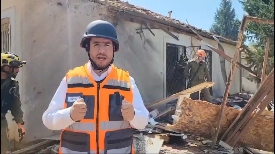 ראש עיריית צפת יוסי קקון בזירת הנפילה מוקדם יותר היום