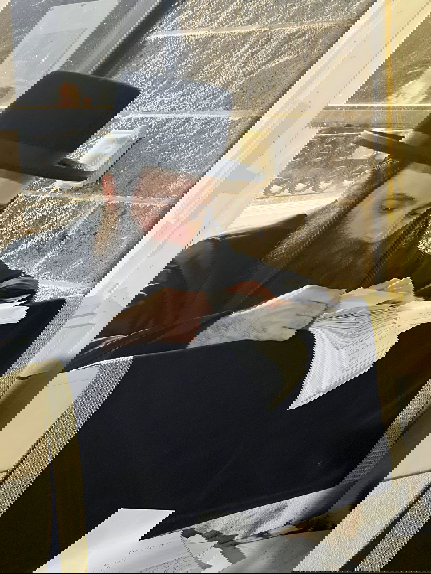 האדמו"ר מקאסוב לייקווד בתפילה ע"י ציון אביו זצ"ל