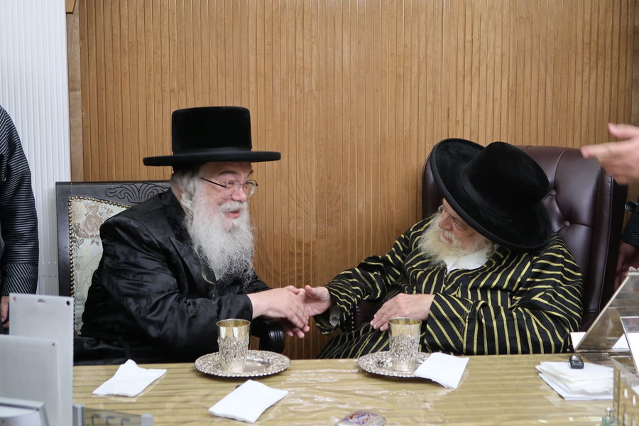 ביקורים במעונו של האדמו"ר מתולדות אברהם יצחק