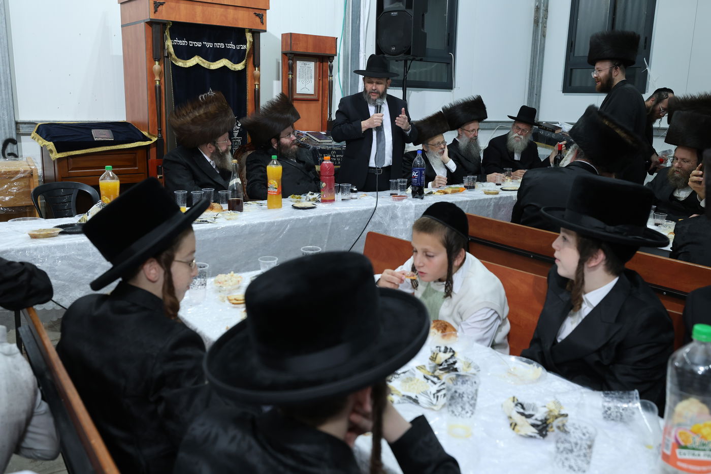 הכנסת ספר תורה וחנוכת הבית לביהמ"ד קרעטשניף בברכפלד