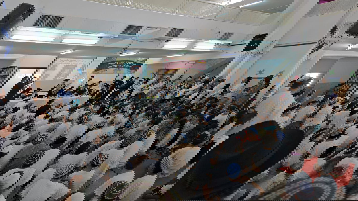 בצל המטחים הכבדים: מסע 'אלול' של הראשון לציון בצפון ובדרום