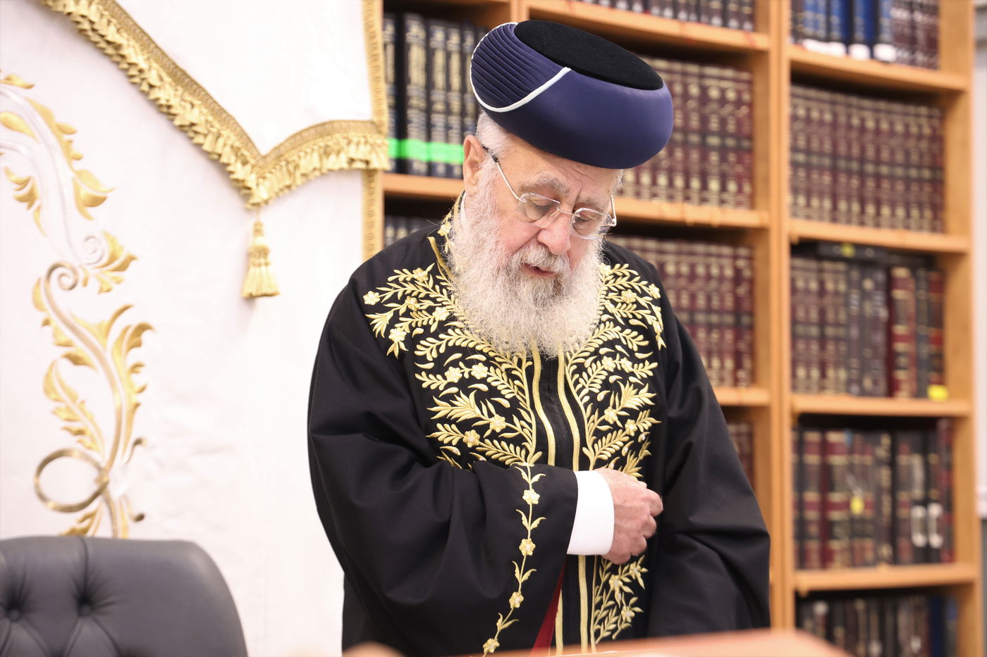 מעמד הסליחות המרכזי בשכונת רמות בראשות הגאון רבי יצחק יוסף 