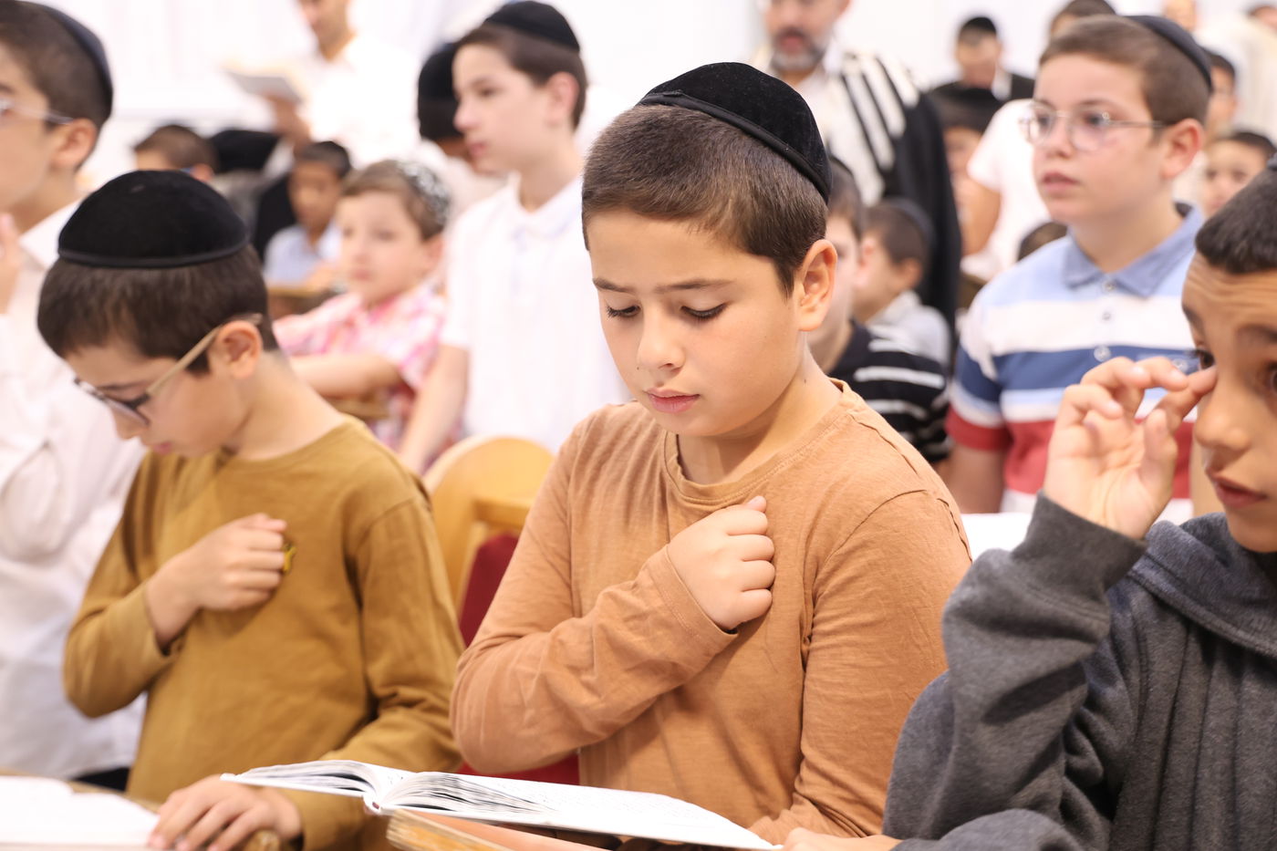 מעמד הסליחות המרכזי בשכונת רמות בראשות הגאון רבי יצחק יוסף 